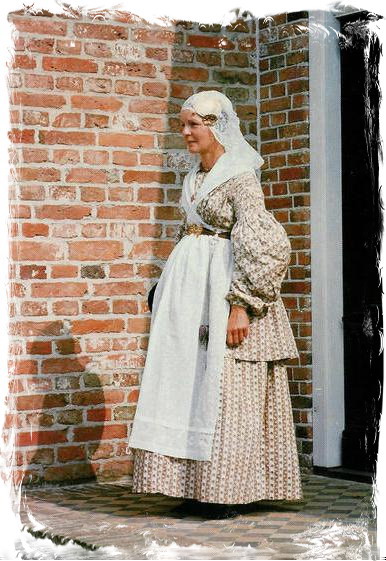 Een vrouw in de Groninger klederdracht uit de 17 eeuw. Bron: eigen verzameling.